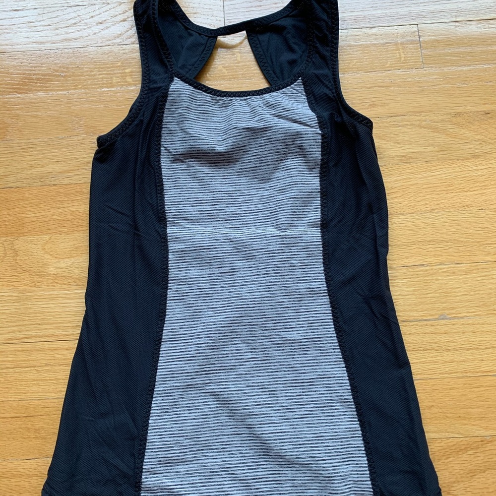 Lululemon sleeveless top